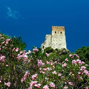 2* Hotel Castello Malicas